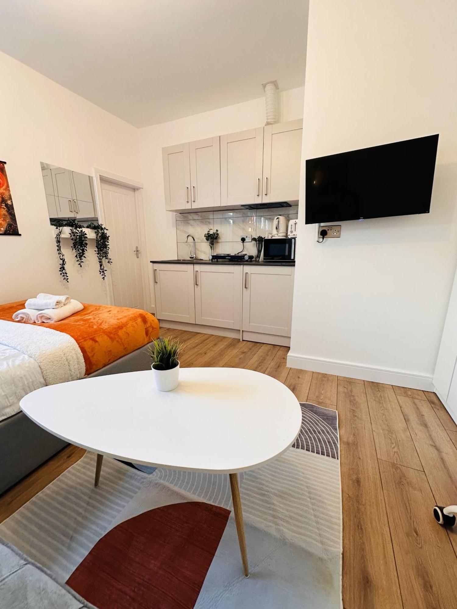 R4 Luxury Studio En-Suite Room In Harborne Lane By Queen Elizabeth Hospital เบอร์มิงแฮม ภายนอก รูปภาพ