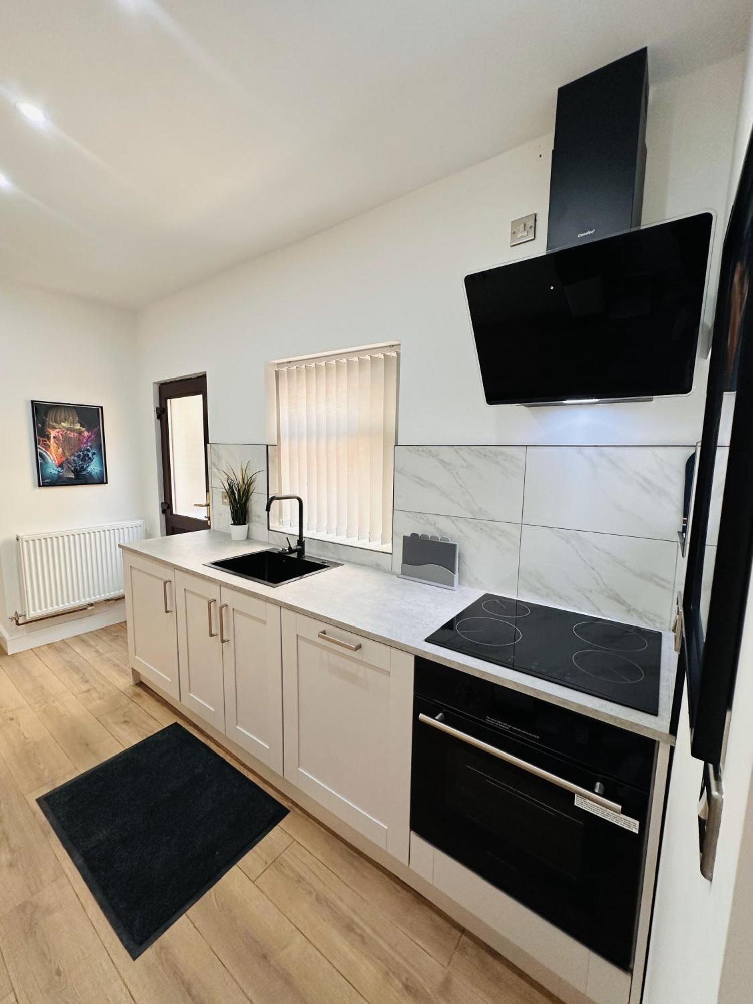 R4 Luxury Studio En-Suite Room In Harborne Lane By Queen Elizabeth Hospital เบอร์มิงแฮม ภายนอก รูปภาพ