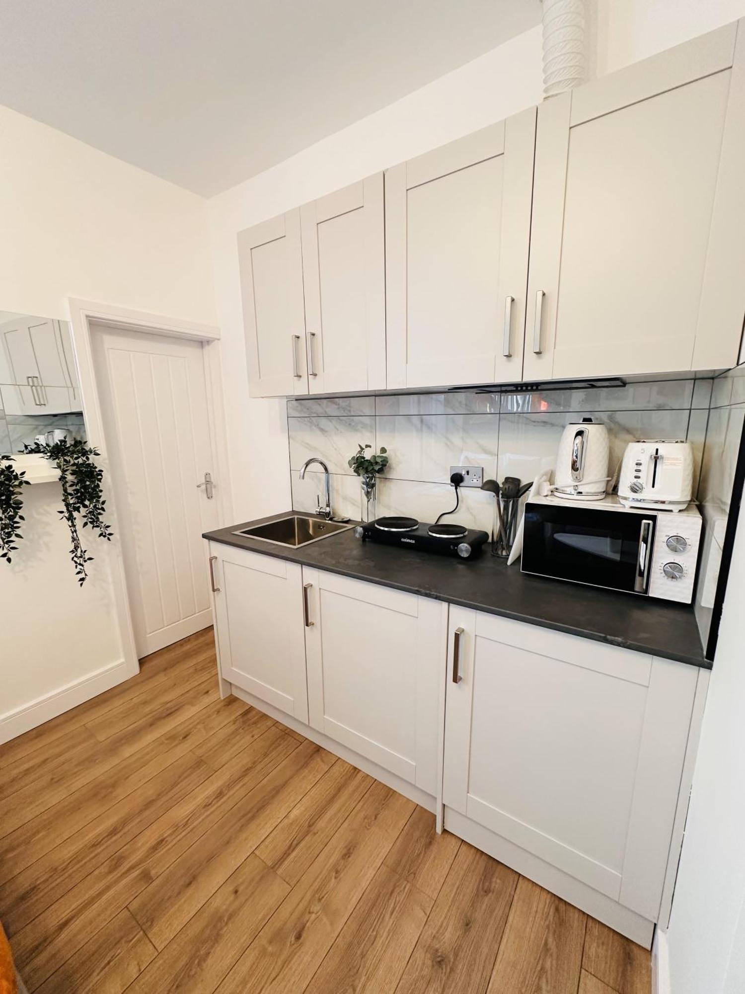 R4 Luxury Studio En-Suite Room In Harborne Lane By Queen Elizabeth Hospital เบอร์มิงแฮม ภายนอก รูปภาพ