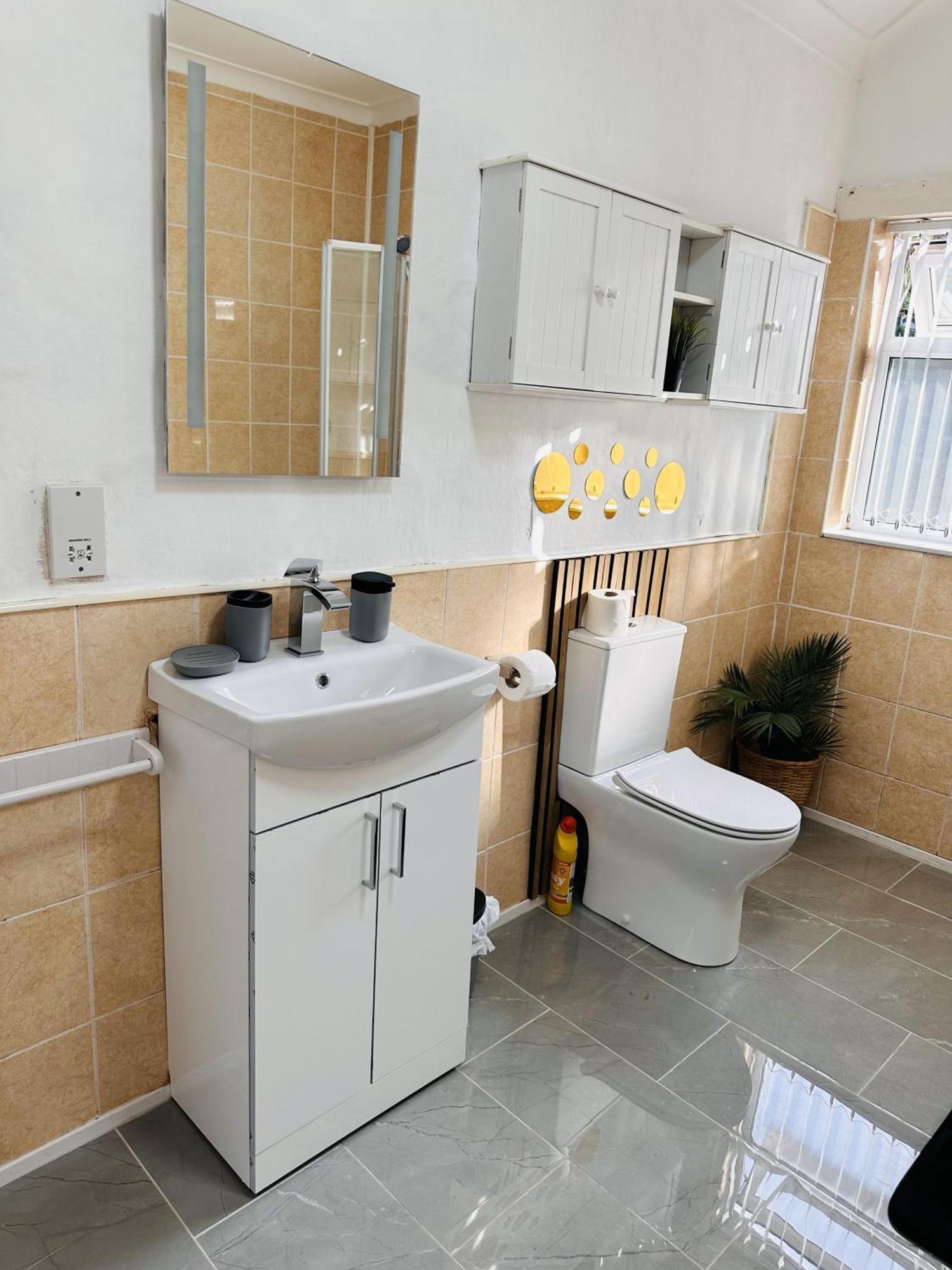 R4 Luxury Studio En-Suite Room In Harborne Lane By Queen Elizabeth Hospital เบอร์มิงแฮม ภายนอก รูปภาพ